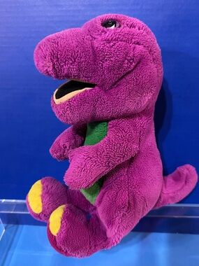 BARNEY THE PURPLE DINOSAUR VTG 1992 PLUSH LYONS GROUP EMBROIDERED LOGO ON FOOT